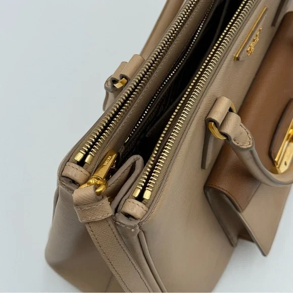 (SOLD) Prada Stefano Leather Galleria Front Pocket Crossbody - Picture 8 of 17